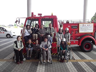 消防車記念撮影.jpg